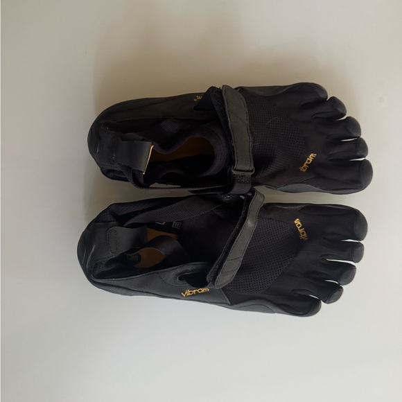 Vibram Black FiveFingers Toe Shoes - Picture 1 of 5
